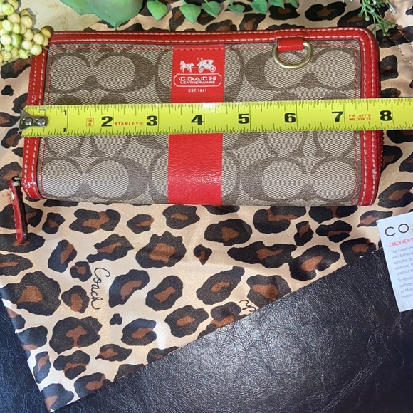 Women’s Coach Heritage Stripe long zip wallet. - Picture 6 of 7
